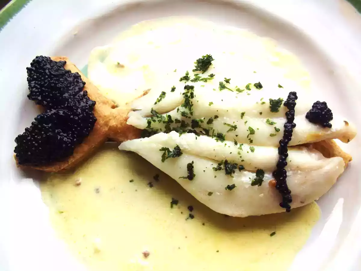 Feuilleté de Saint-Pierre au caviar (ou oeufs de lump)