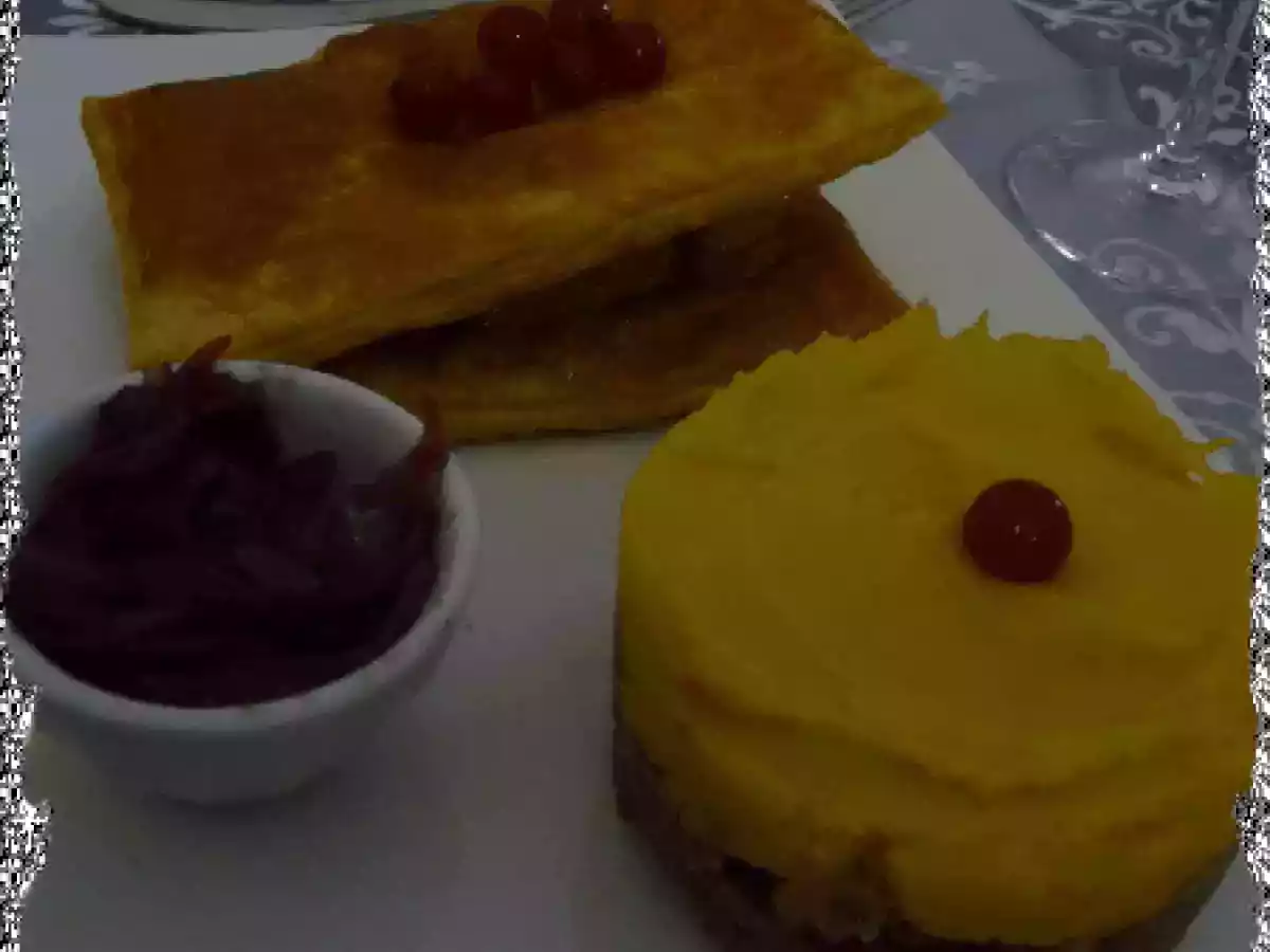 Feuilleté foie gras poelé-compoté oignons-groseilles