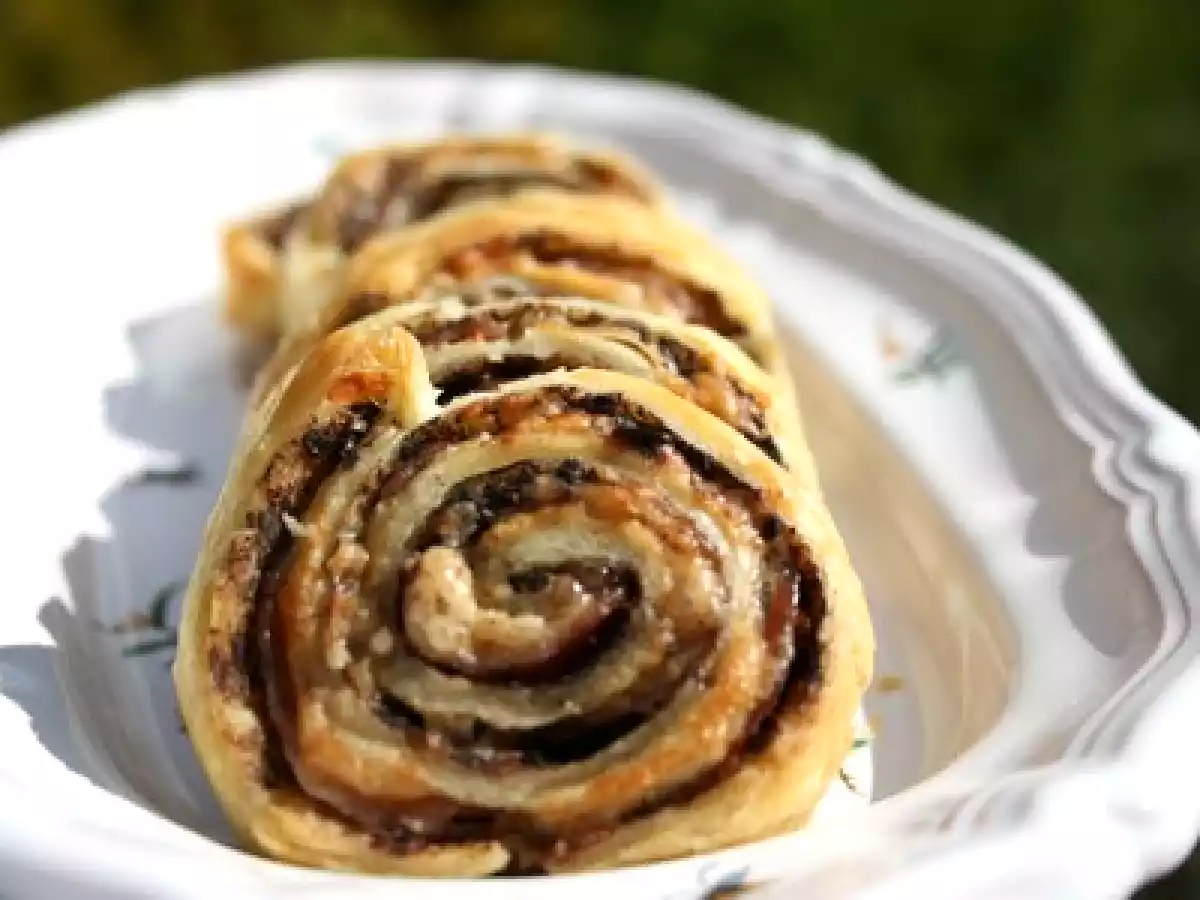 Feuilletés à la tapenade et au chèvre frais