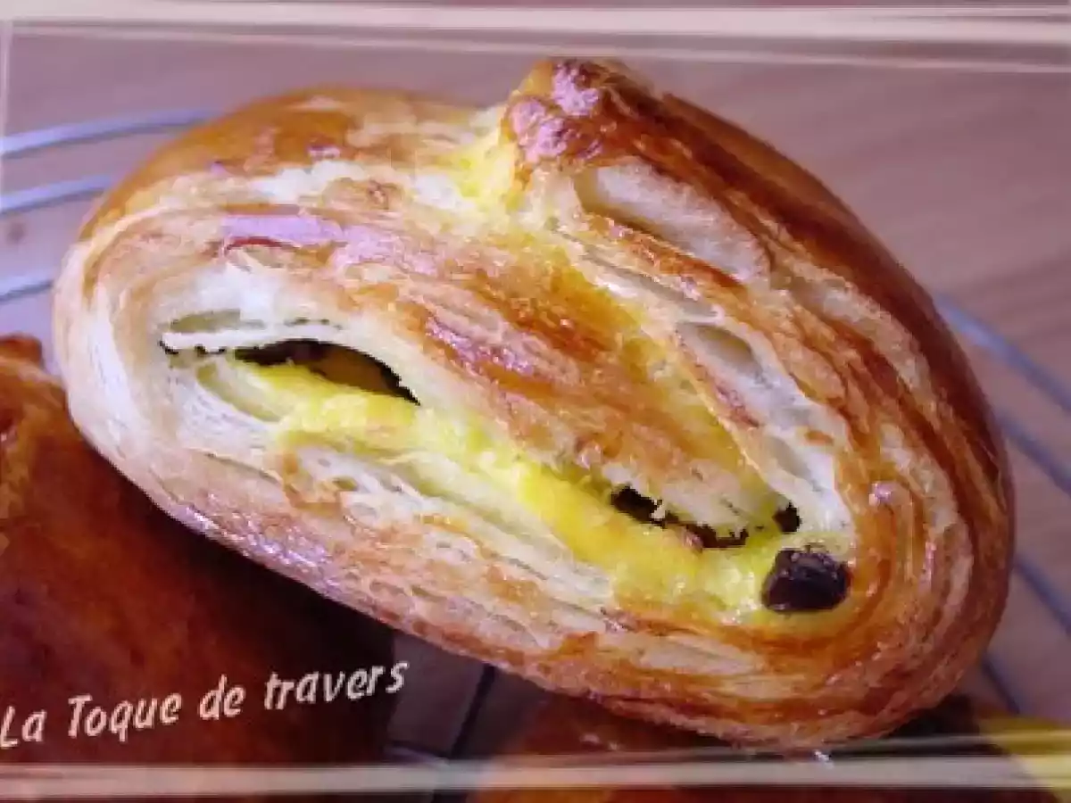 Feuilletés briochés à la crème patissière et aux pépites de chocolat