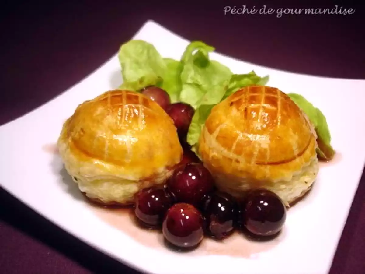 Feuilletés de chèvre sauce au raisin rouge
