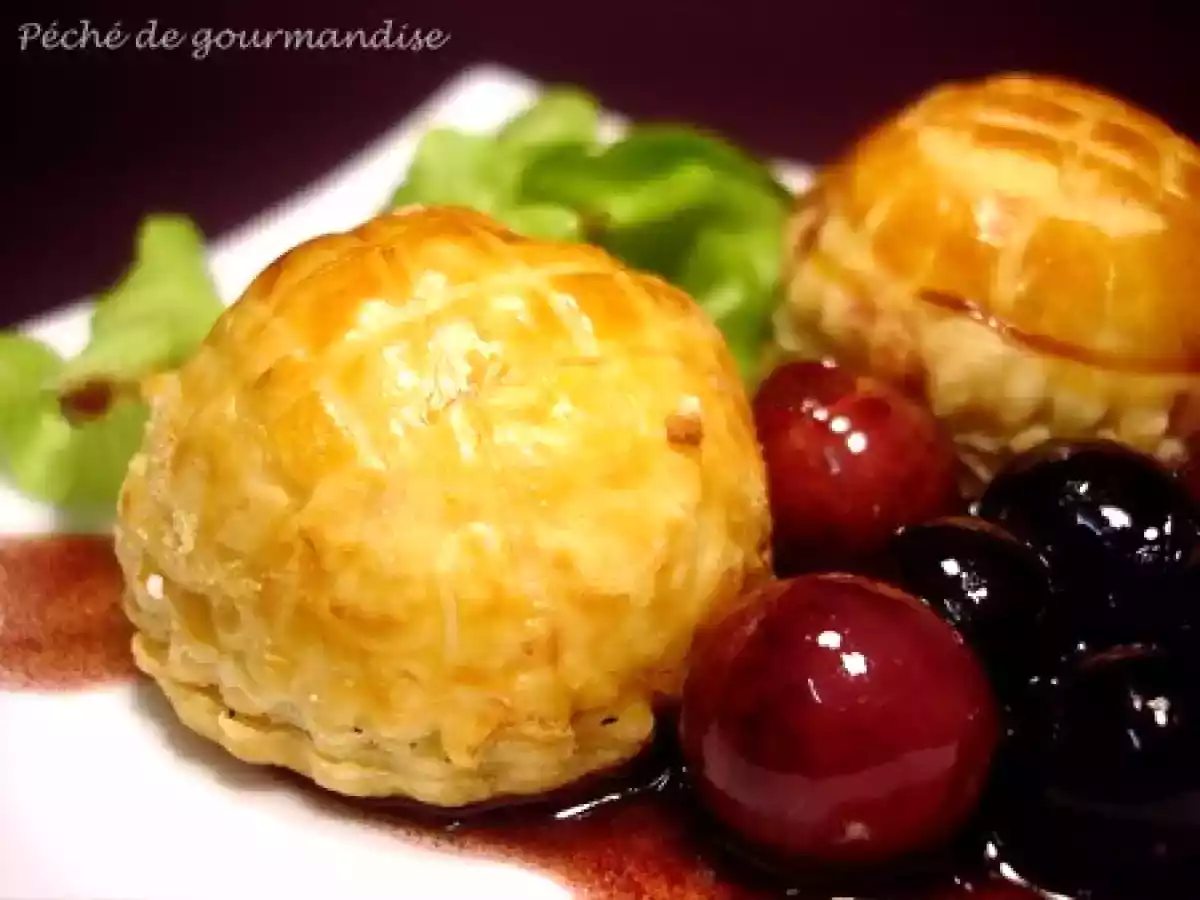 Feuilletés de chèvre sauce au raisin rouge - photo 2