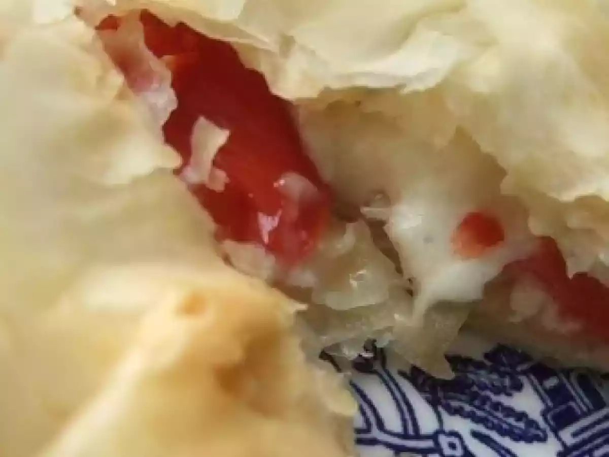 Feuilletés de pâte filo à la tomate, au chèvre, thym et miel