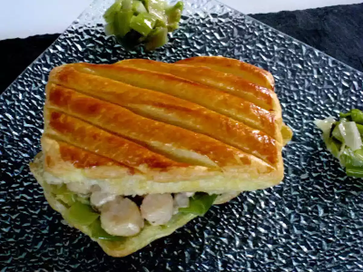 Feuilletés de Saint-Jacques sur lit de poireaux