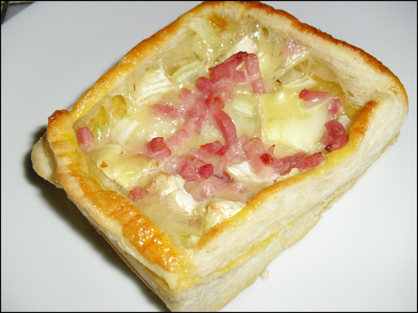 Feuilletés lardons, oignons et brie Recette Ptitchef