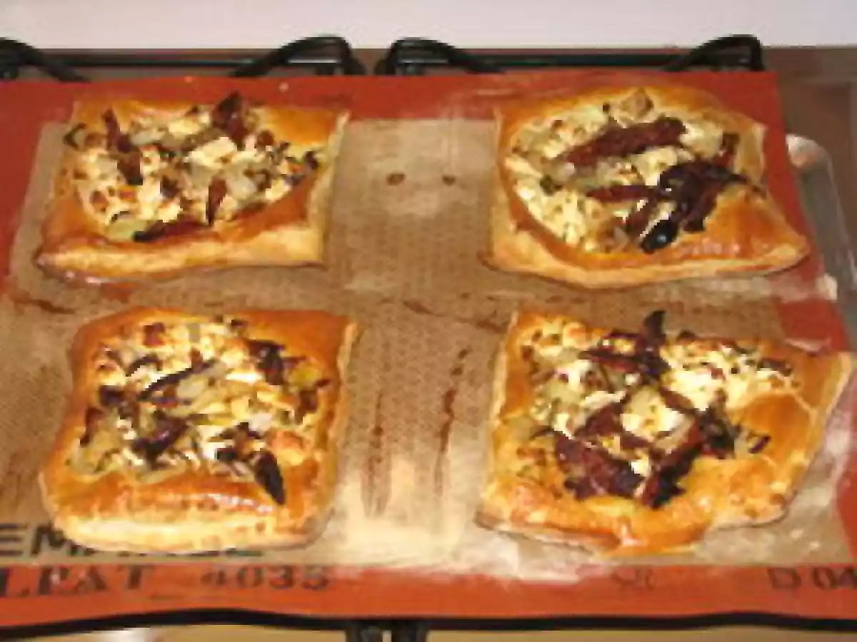 Feuilletés tomates, oignons et féta