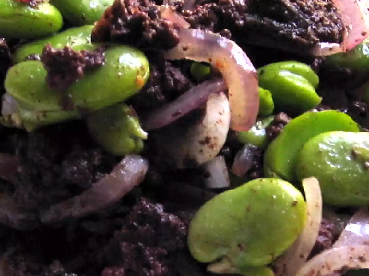 Fèves sautées au boudin et oignons rouges - photo 2