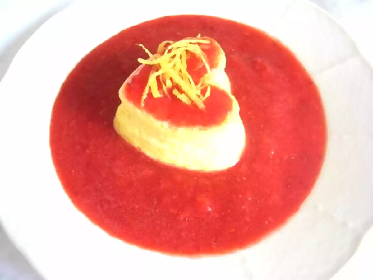 Fiadone sur coulis de fruits rouges