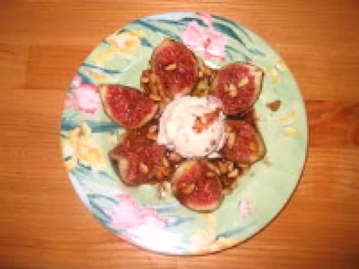FIGUES ROTIES AU VINAIGRE BALSAMIQUE, GLACE NOUGAT