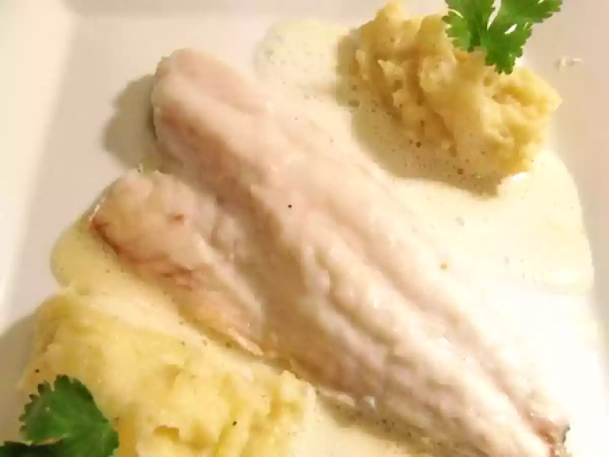 Filet de bar à l'unilatérale, embeurré de pommes de terre...