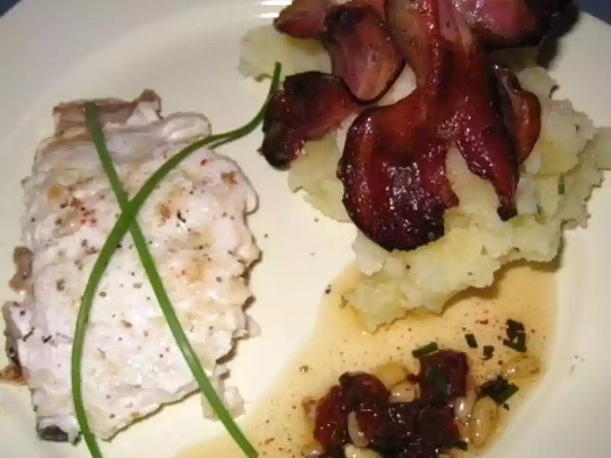 FILET DE BAR DE LIGNE GRILLE ET SA PUREE DE POMME DE TERRE
