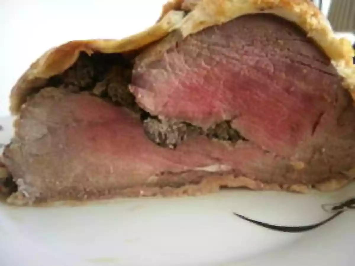 Filet de boeuf en croûte farci aux morilles.