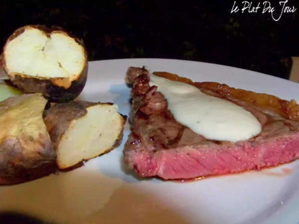 Filet de boeuf grillé, pommes de terre à la braise, sauce Coup de corne