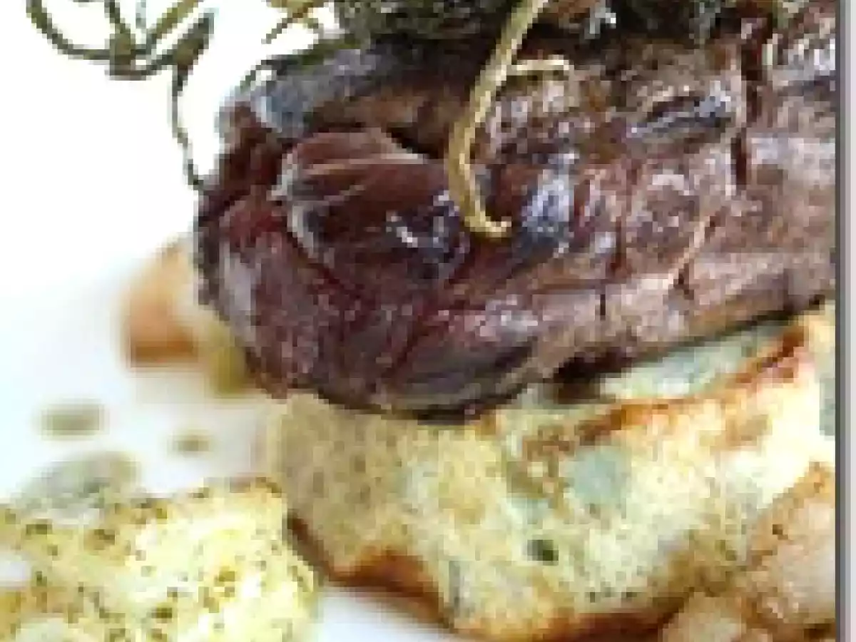 Filet de Boeuf sur Flan de Courgette et Salsa de Gambas au Pesto