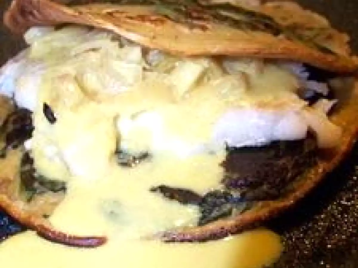 Filet de cabillaud sur blinis d'épinards, sauce curry