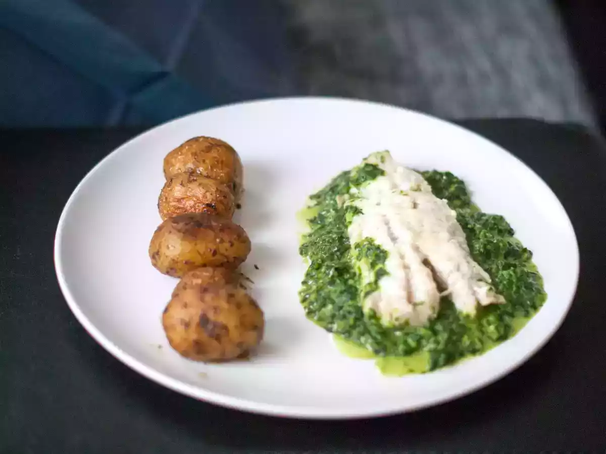 Filet de colin aux épinards et pommes de terre poêlées