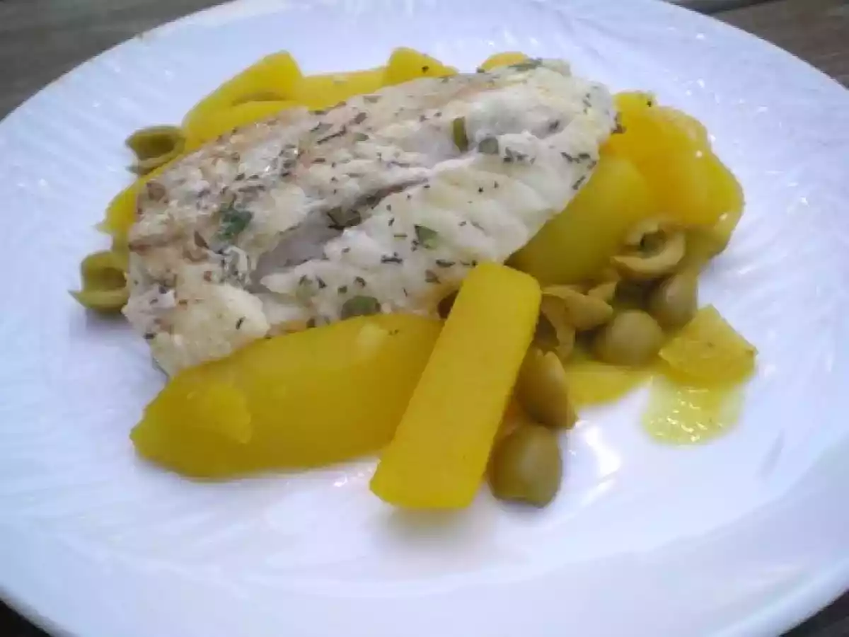 Filet de loup de mer aux pommes de terre safranées