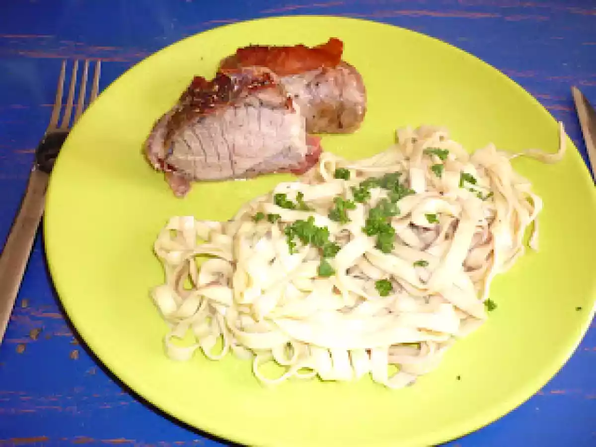 Filet de mignon au jambon cru, sauce au vin rouge