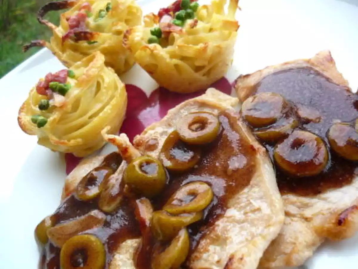 Filet de porc sauce aux olives et nids de pâtes