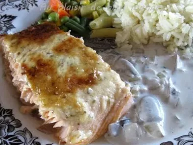 Filet de saumon érable et moutarde accompagné de champignons à la crème