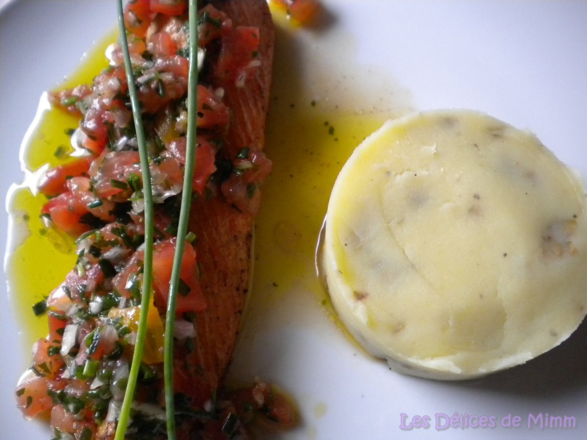 Recette de filet de truite saumoné, sauce vierge et purée