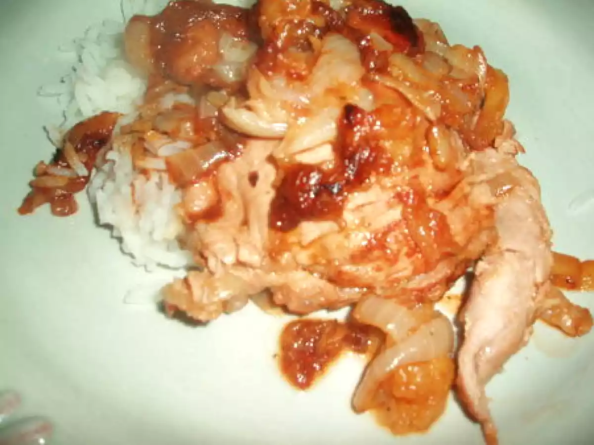 Filet mignon aux oignons et aux pommes