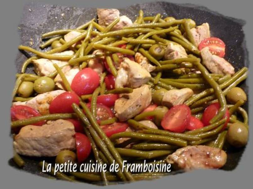 Filet mignon de porc aux olives, haricots verts et tomates