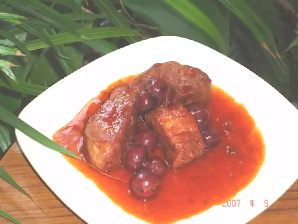 Filet pûr de porc au porto rouge, cerises, et tomate