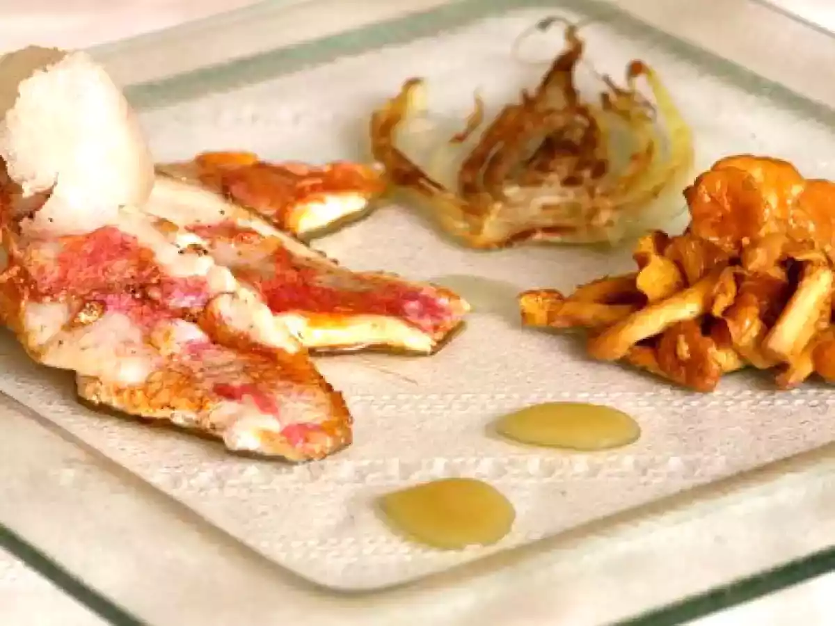 Filets de rougets aux girolles et fenouil rôti au lardo di Colonnata