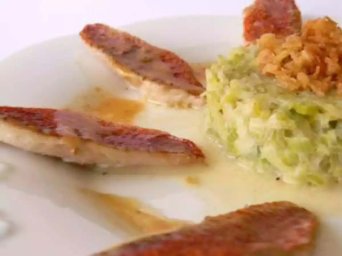 Filets de rougets grillés, sauce au vinaigre aux algues