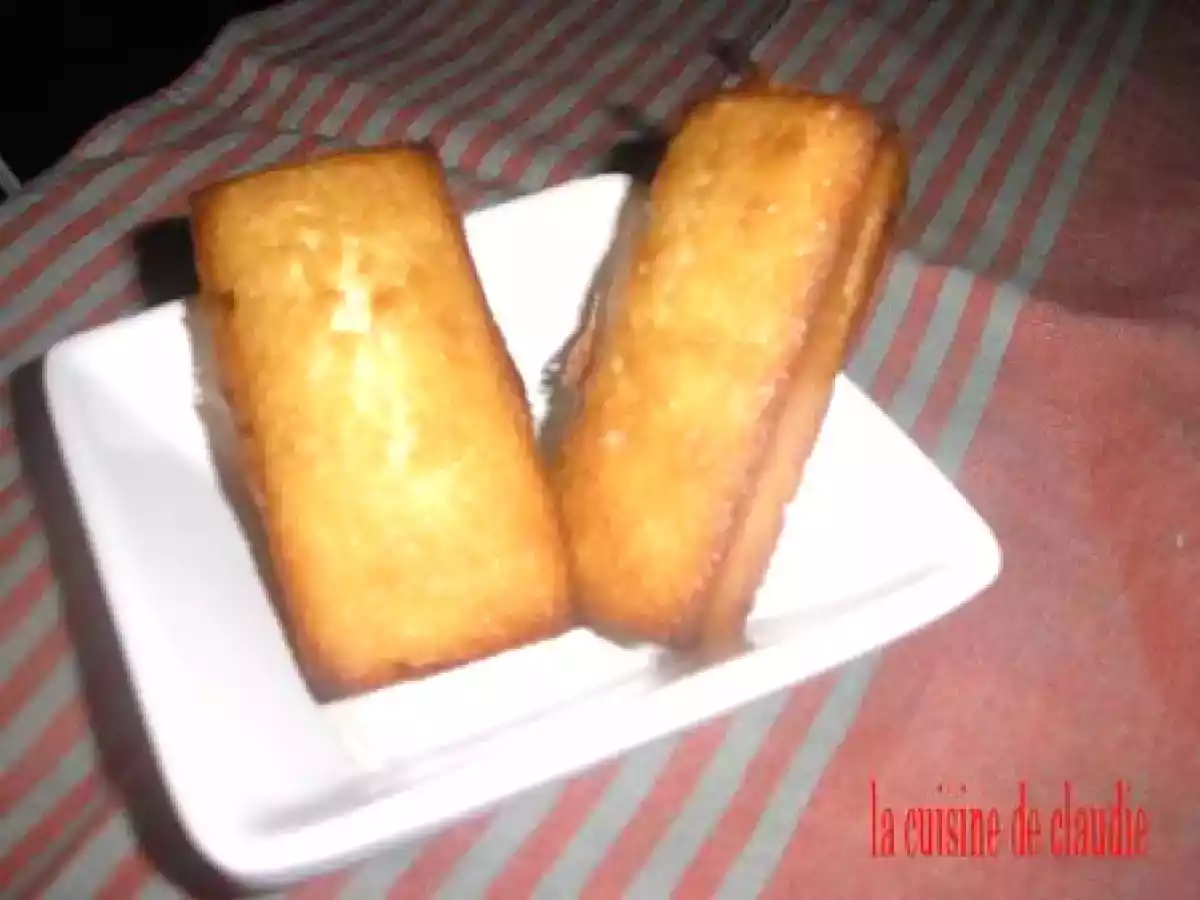 Financier aux fraises séchées