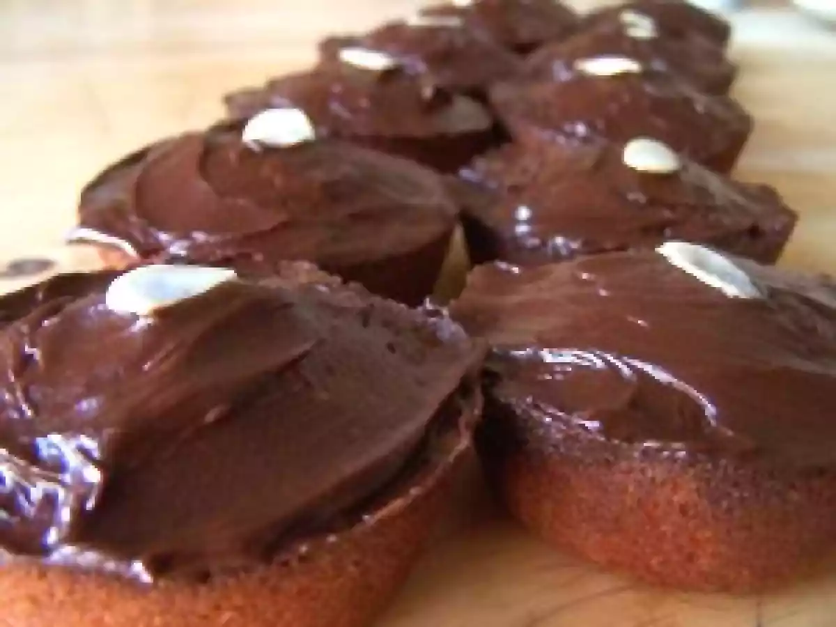 Financiers à l'Amaretto comme des cupcakes, avec du chocolat