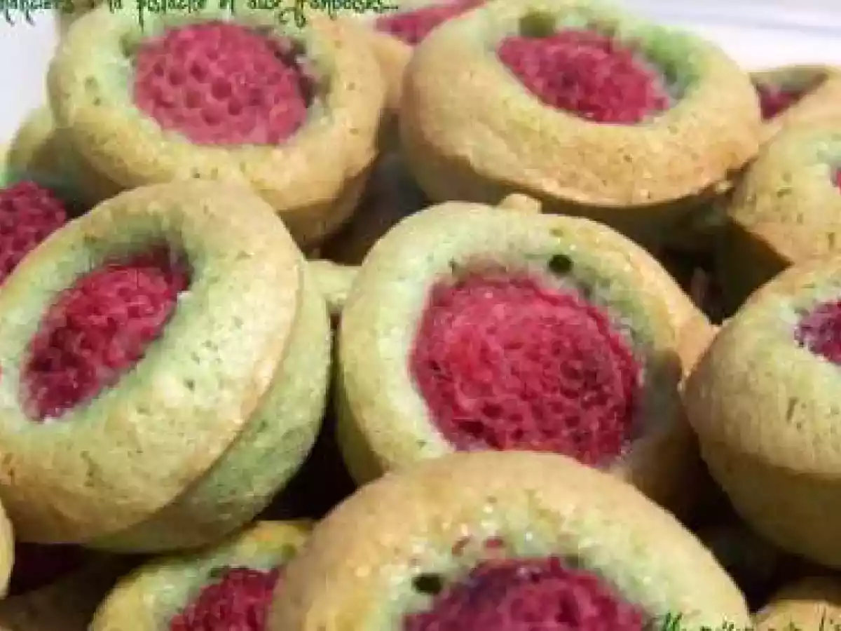 Financiers à la pistache et aux framboises