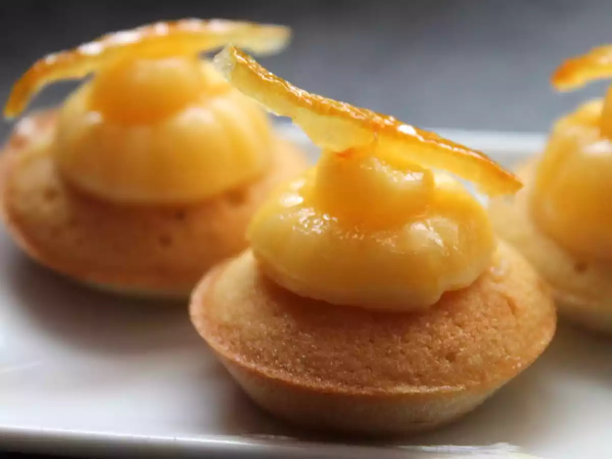 Financiers aux noisettes et dome Lemon curd, 