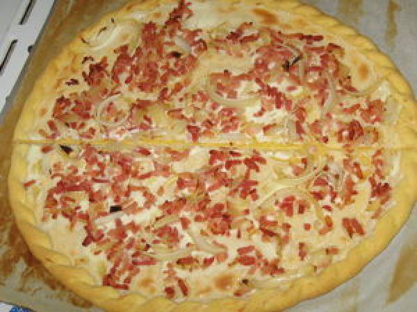 Flammekueche Lardons Oignons Et Maroilles Recette Ptitchef