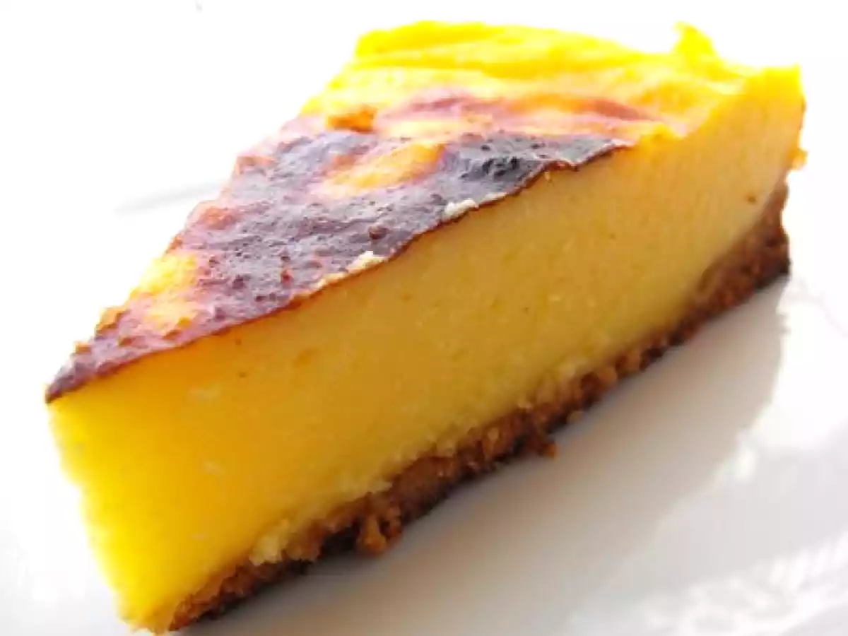 Flan à la frangipane sur lit de biscuits