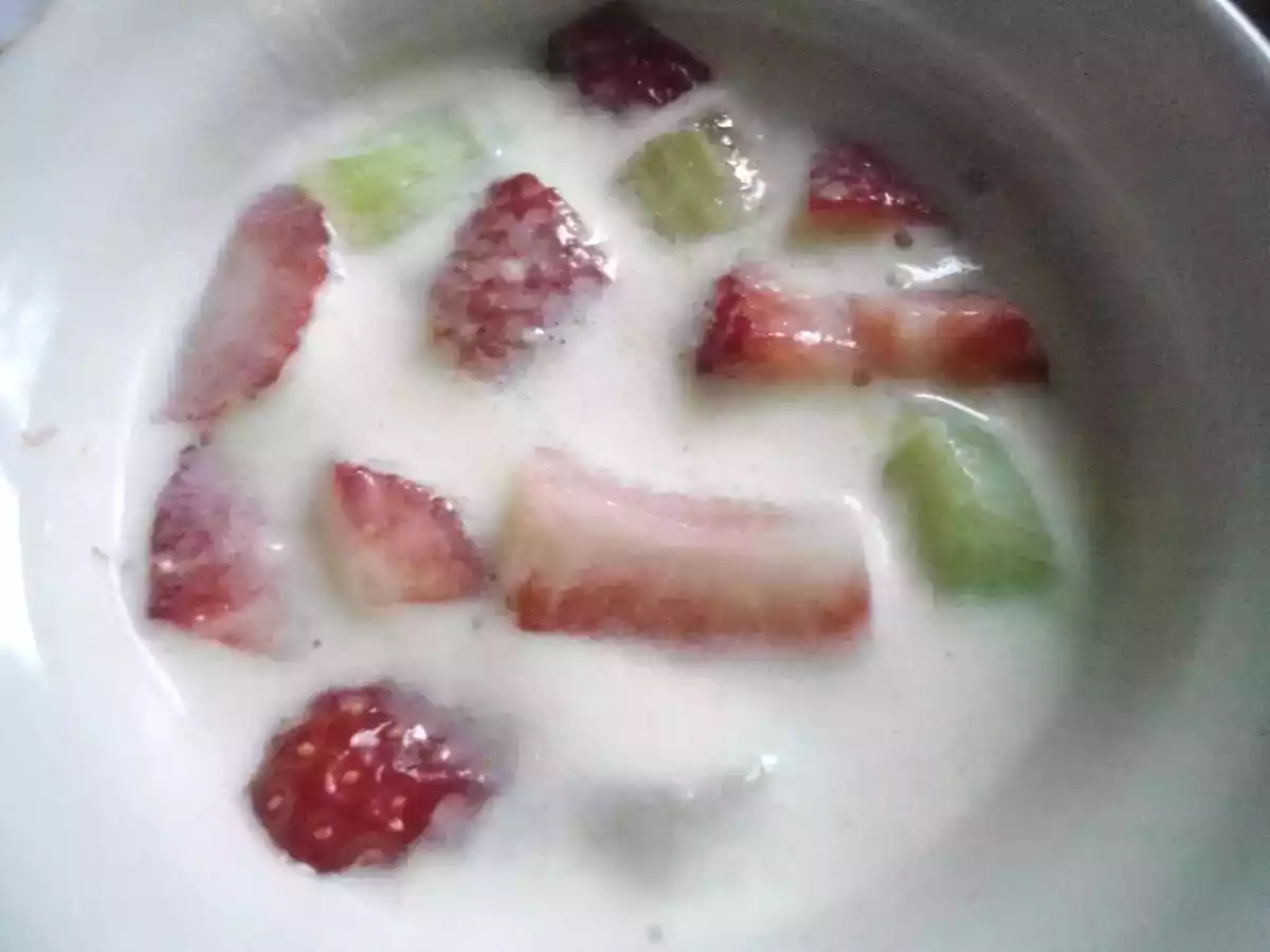 Flan à la rhubarbe et aux fraises - photo 3