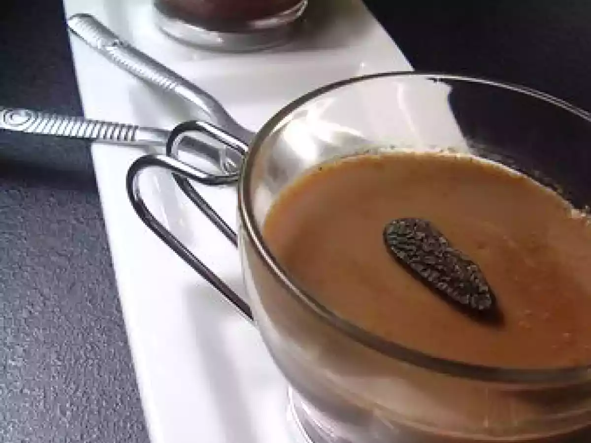 Flan au chocolat à la fève tonka.