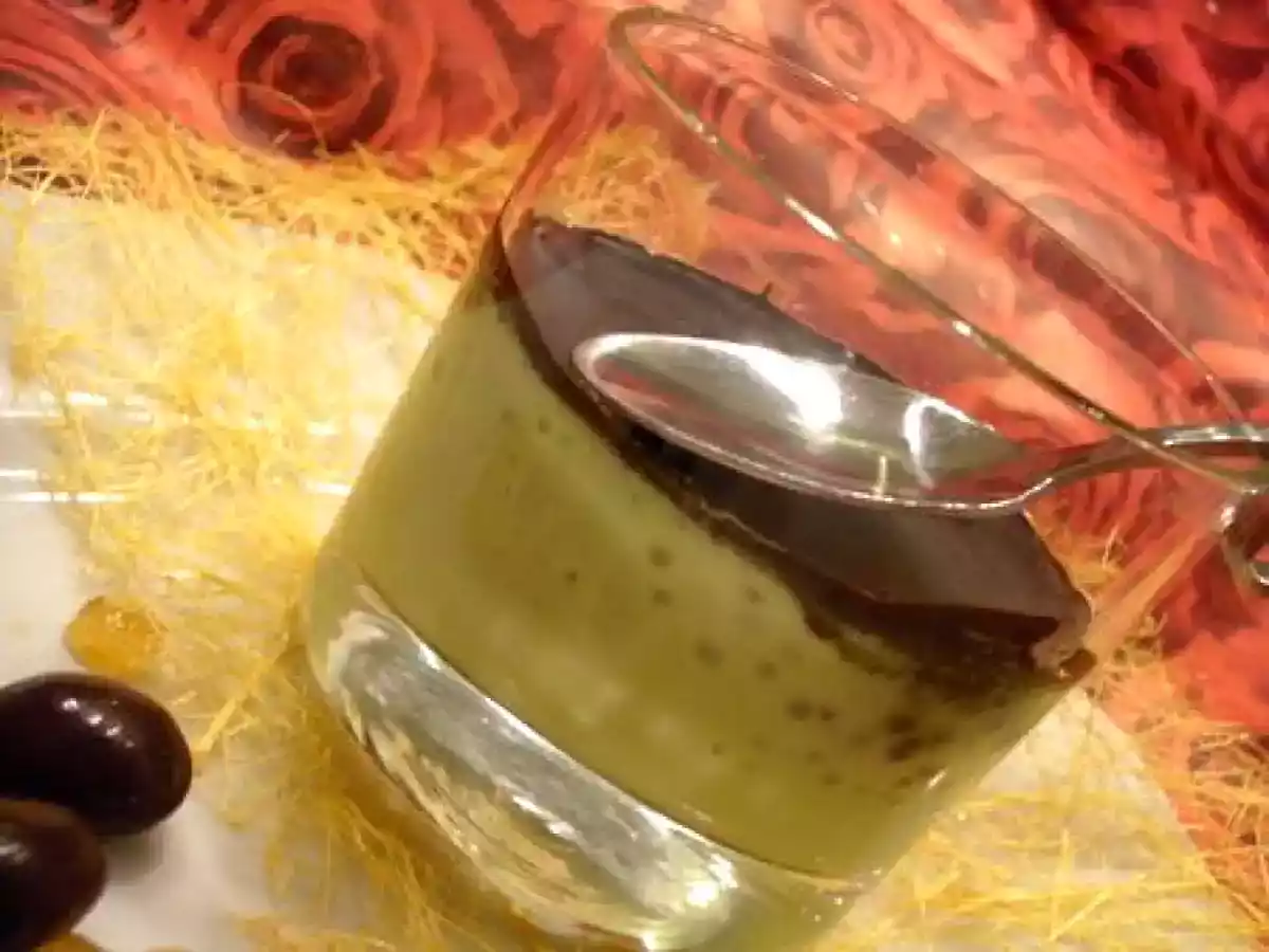 Flans à la pistache, couche craquante... au chocolat