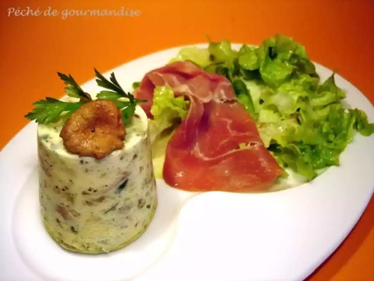 Flans aux girolles et jambon cru, sauce aux noix