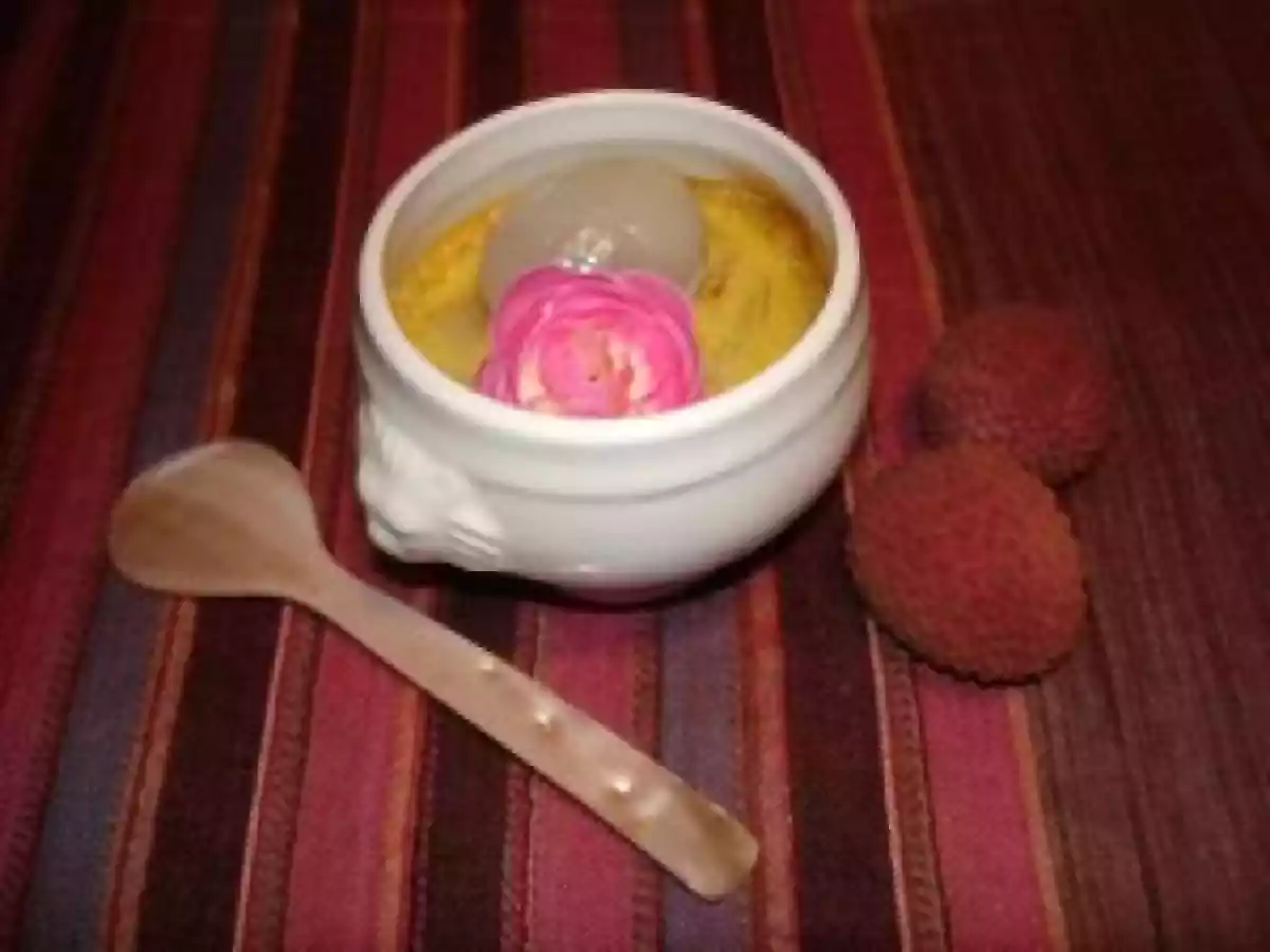 Flans de litchis à l'eau de rose