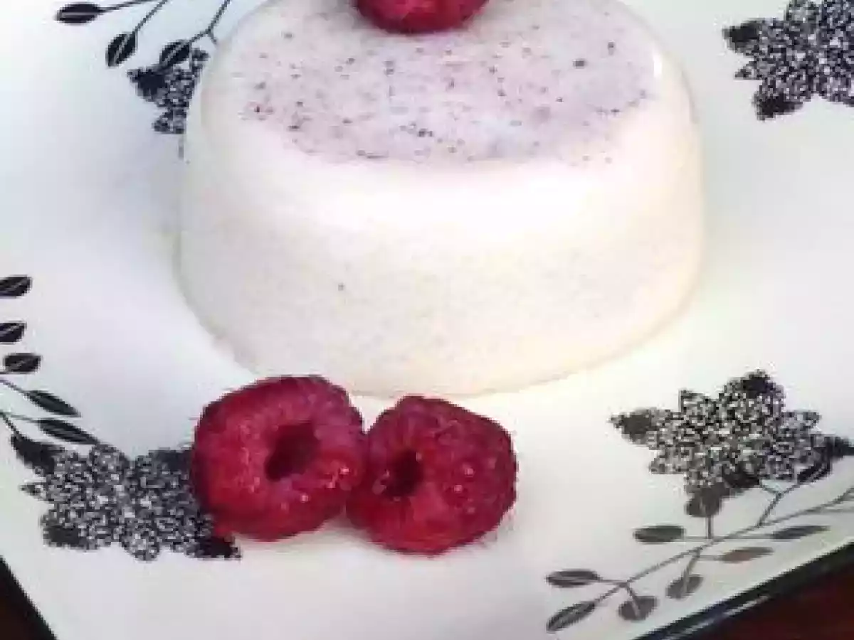 Flans légers lait d'amande coeur framboises