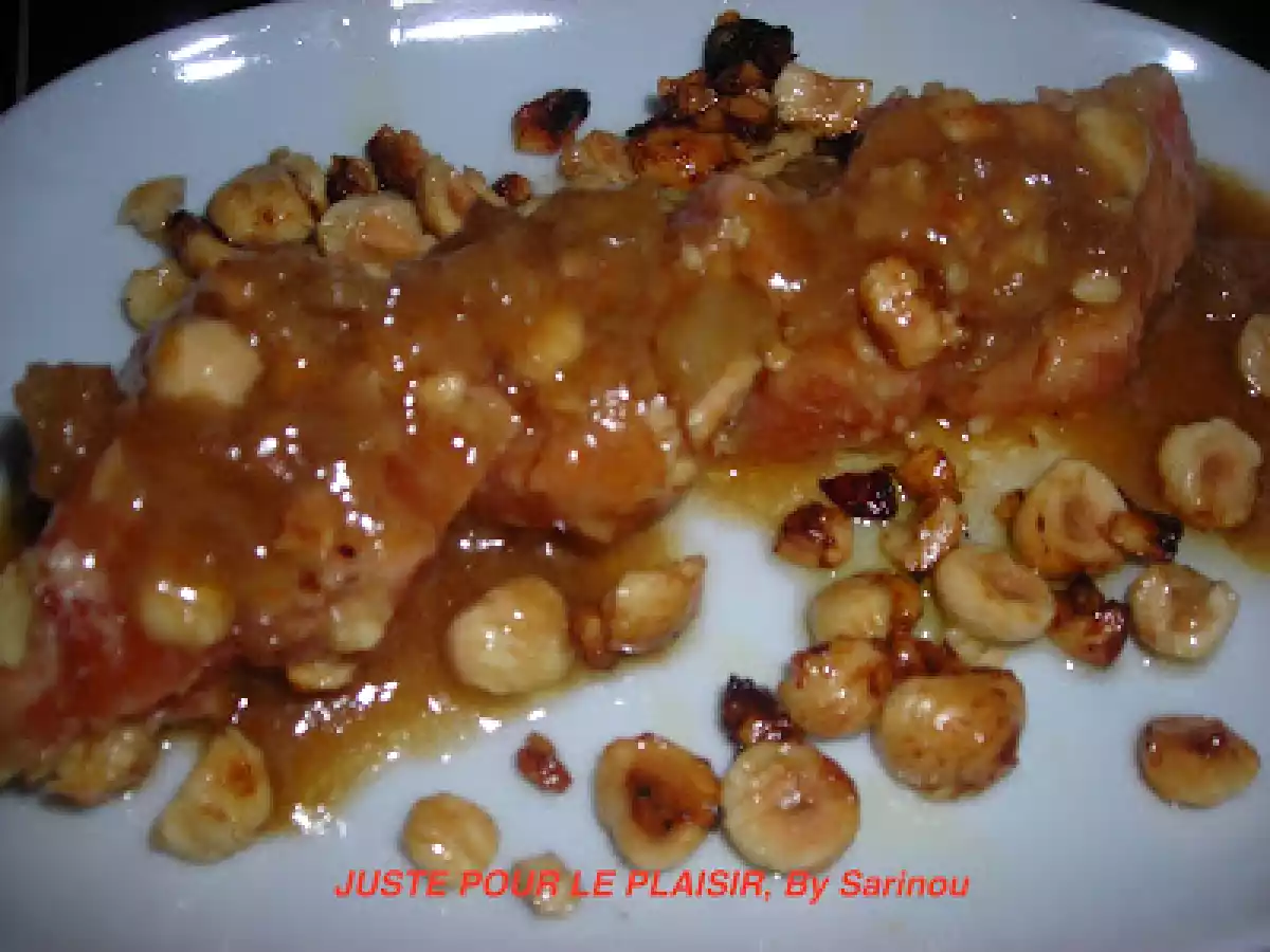 FLASH DE SAUMON EN CROÛTE DE NOISETTES, RÉDUCTION DE SOJA AU MIEL