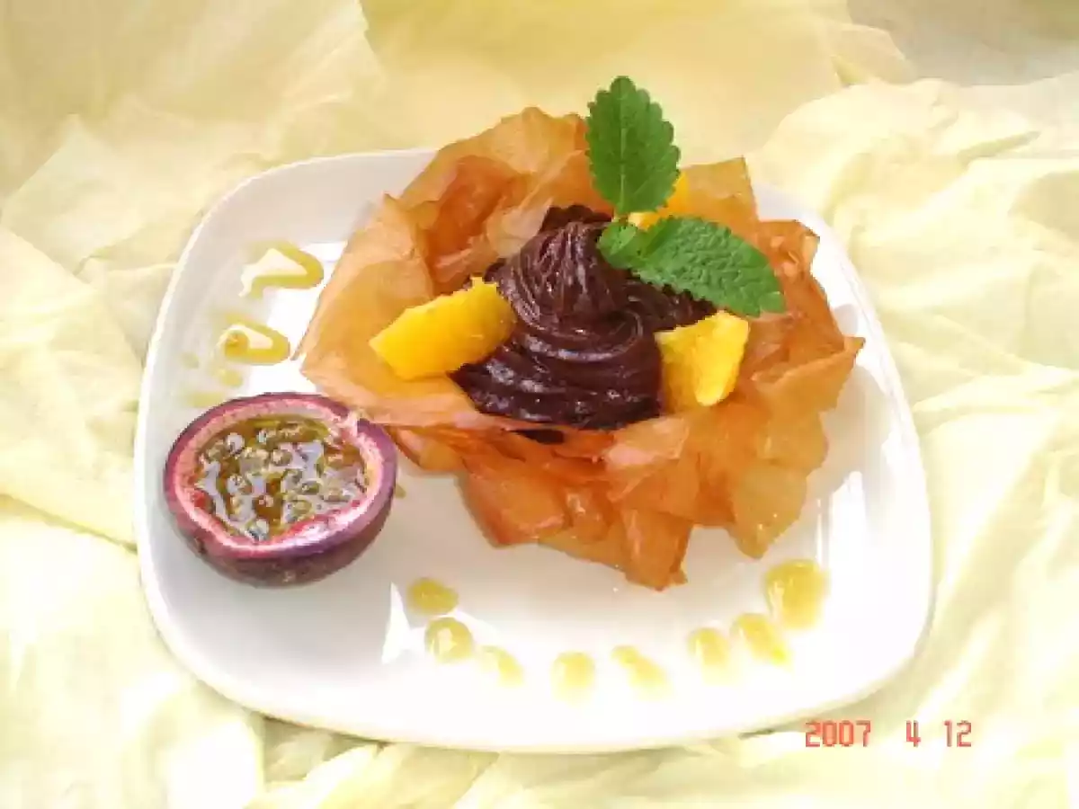 Fleurs en pâte filo, mousse au chocolat......