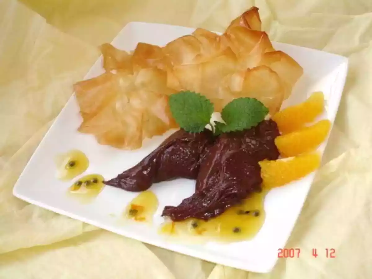 Fleurs en pâte filo, mousse au chocolat...... - photo 2