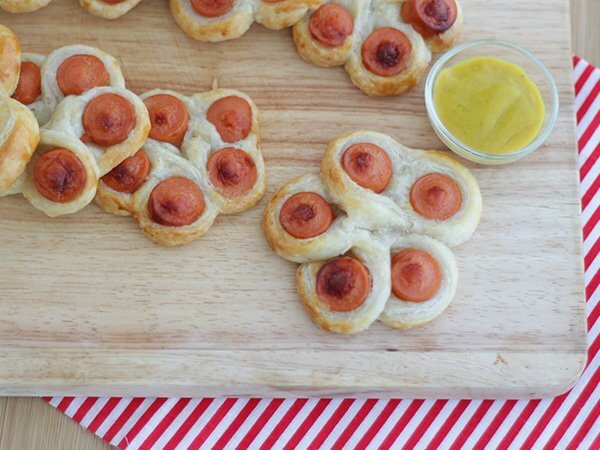 Fleurs Feuilletees Aux Knackis Recette Ptitchef