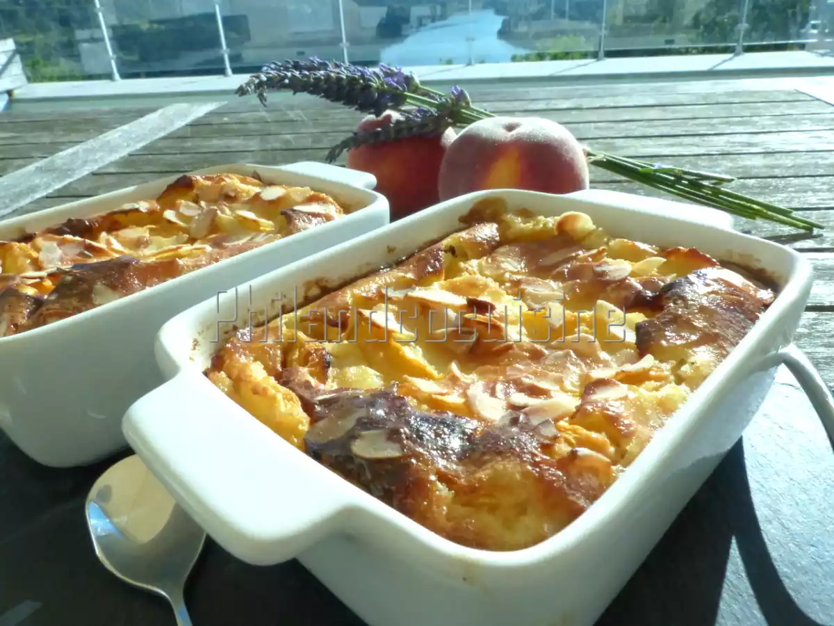 Flognarde aux pêches et aux amandes