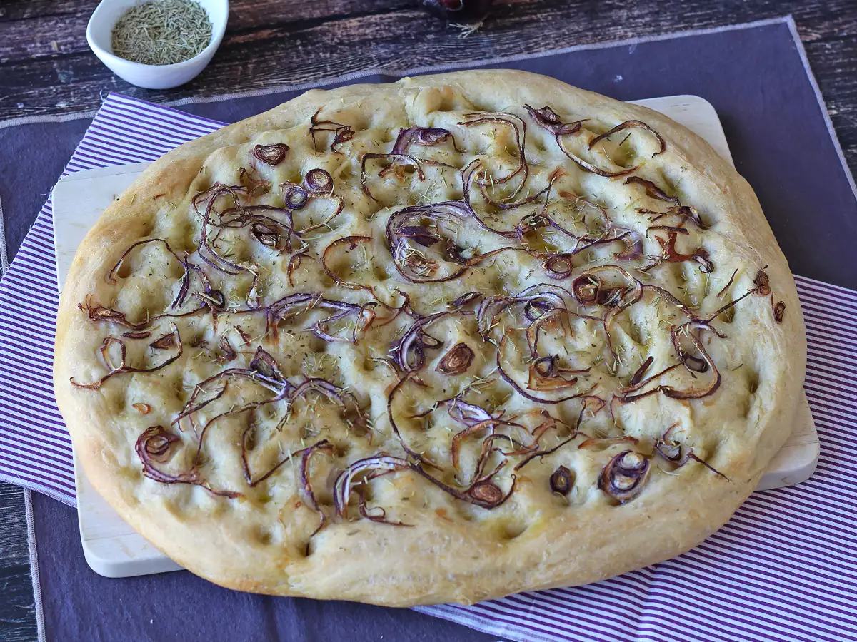 Focaccia aux oignons et au romarin - photo 2