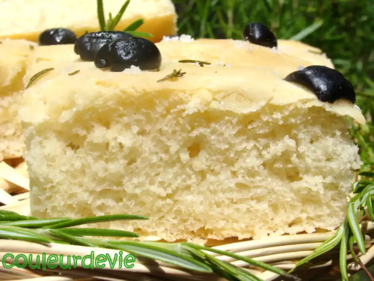 Focaccia aux olives noires et romarin - photo 2