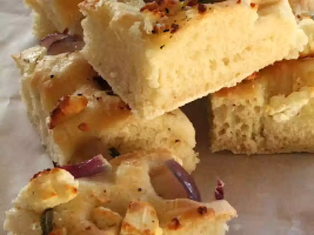 Focaccia féta, oignon rouge, et romarin pour profiter du week end - photo 3